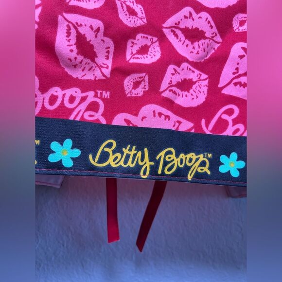 Red Betty Boop Apron with Pink Lips - Picture 3 of 5